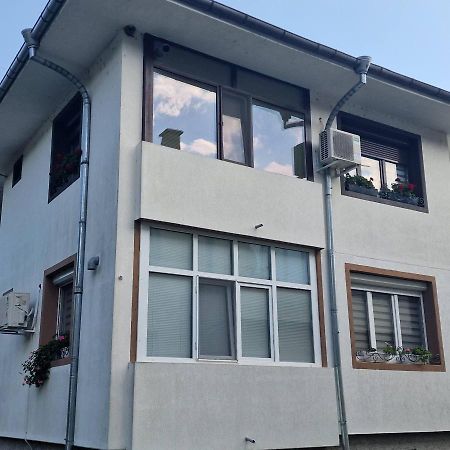 Z-Apartment In 特里亚夫纳 外观 照片